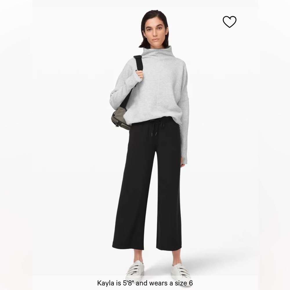 Brand New Lululemon On the Fly Wide-Leg 7/8 Pant 25" 
Woven